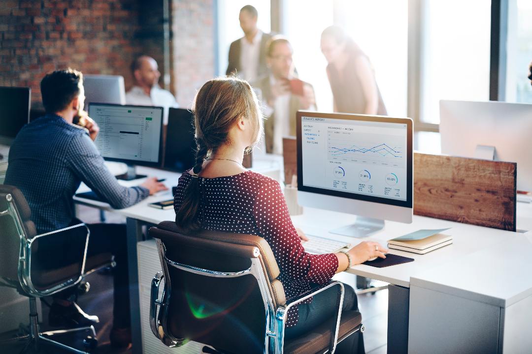 派遣社員と正社員の違い