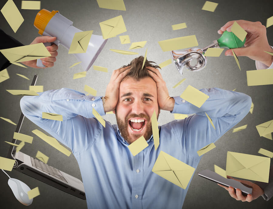 仕事のキャパオーバーはさまざまなトラブルの原因になりがち